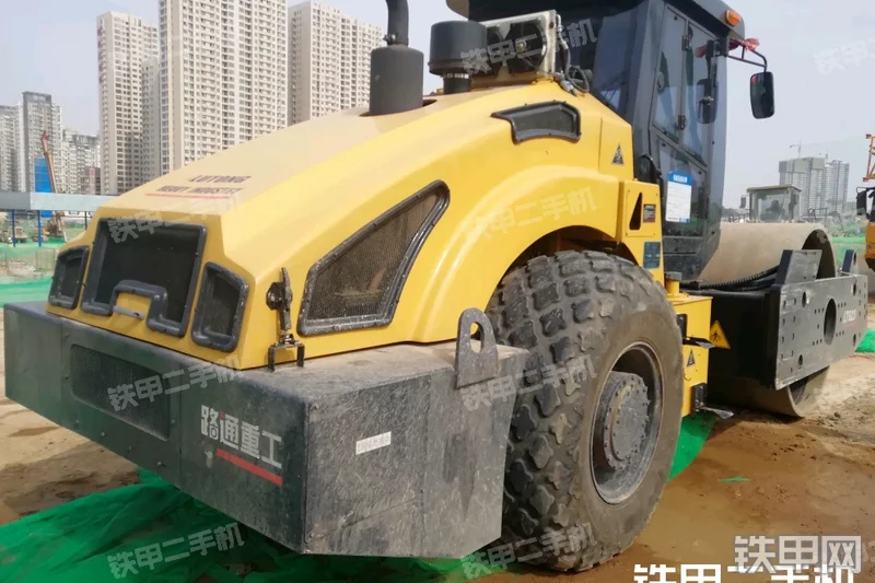 洛阳路通LT623S压路机整机外观