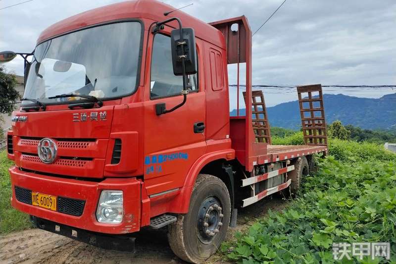 十通TQ5256TPBN5平板运输车整机外观