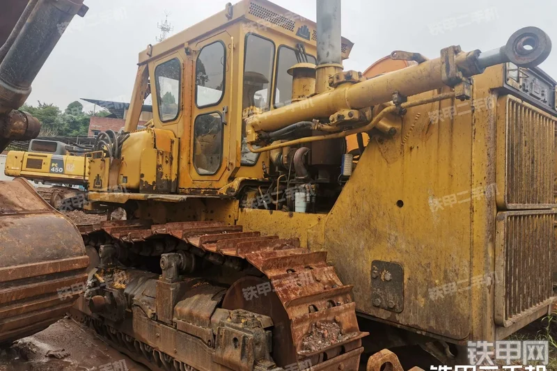 山推TY320B履带式推土机