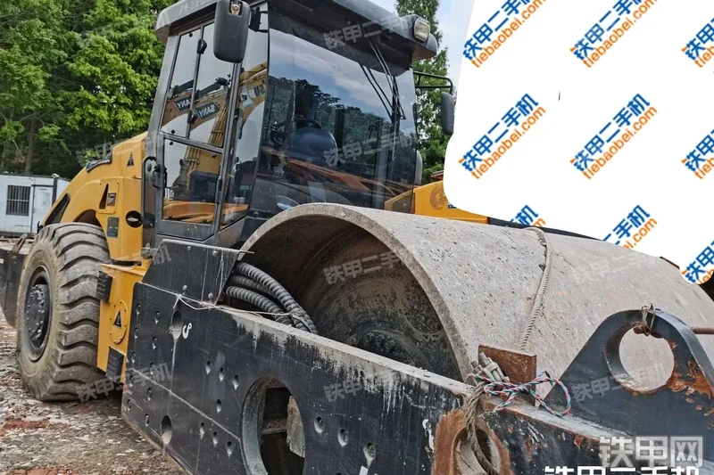 洛阳路通LTS726H压路机整机外观