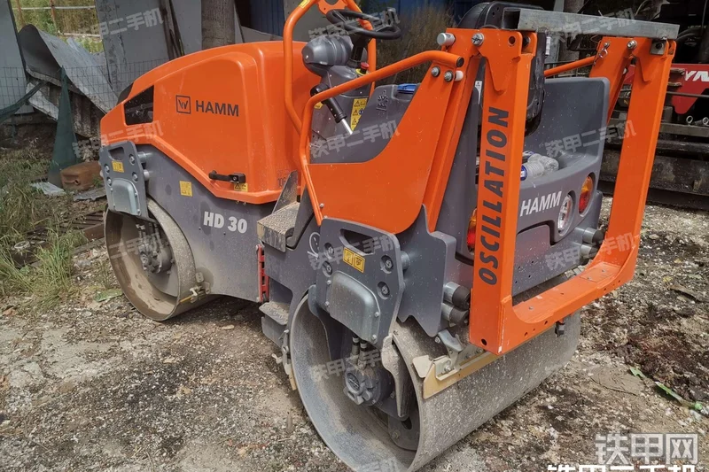 悍马HD30VO压路机整机外观