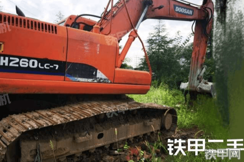 斗川DC225LC-9挖掘机整机外观