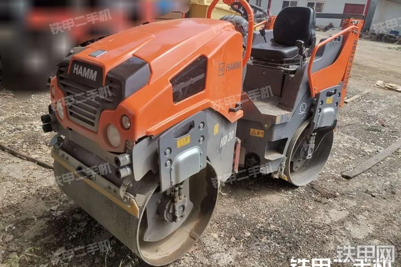 悍马HD30VO压路机整机外观