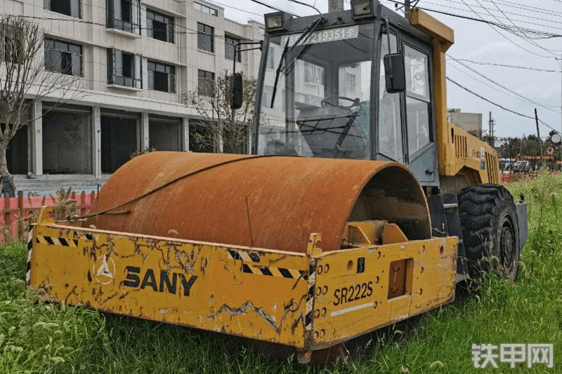 三一重工SR220S压路机整机外观