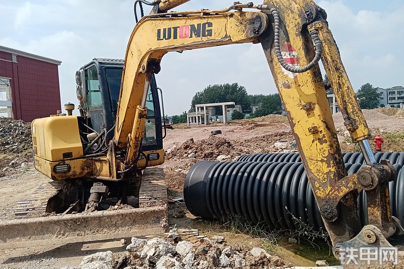 洛阳路通LT70-8挖掘机整机外观