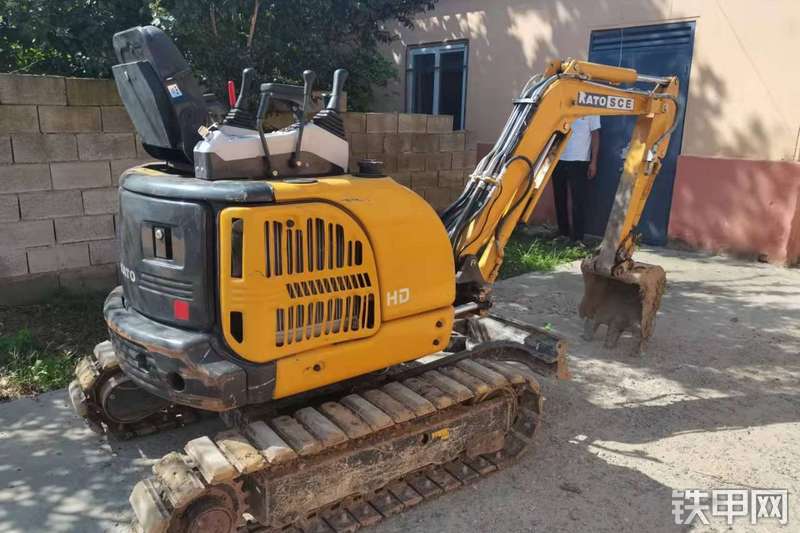 加藤中骏18VX挖掘机整机外观