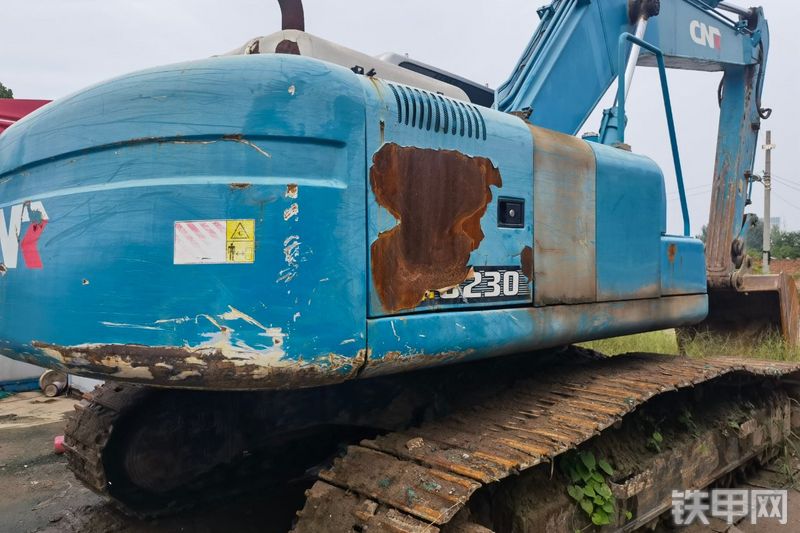 中国北车BC230-8挖掘机整机外观