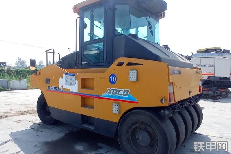 道辰格DG3032压路机整机外观