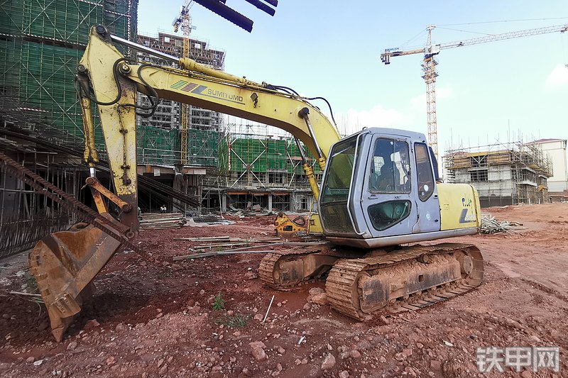 住友sh1202履带式挖掘机