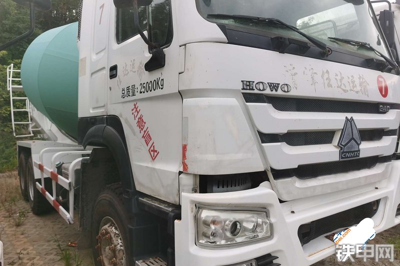 豪沃ZZ1257N4047D1搅拌运输车整机外观