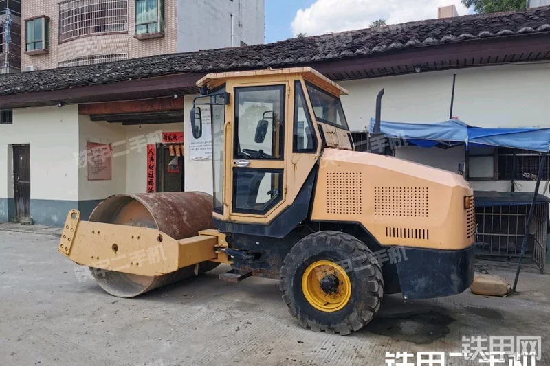 山东华科HK-6000Z压路机整机外观