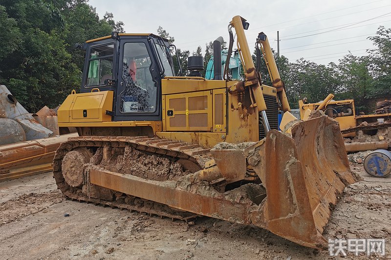 山工sem820d履带式推土机