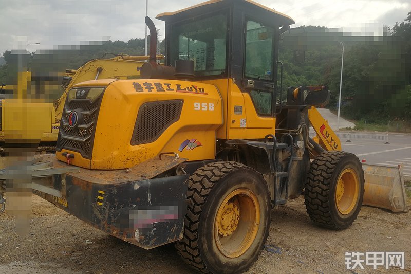 鲁宇重工958装载机整机外观