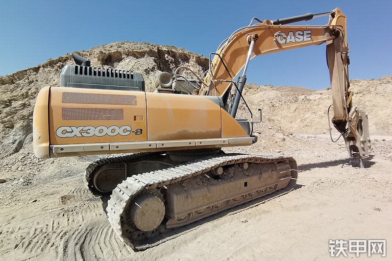凯斯CX300C-8挖掘机整机外观