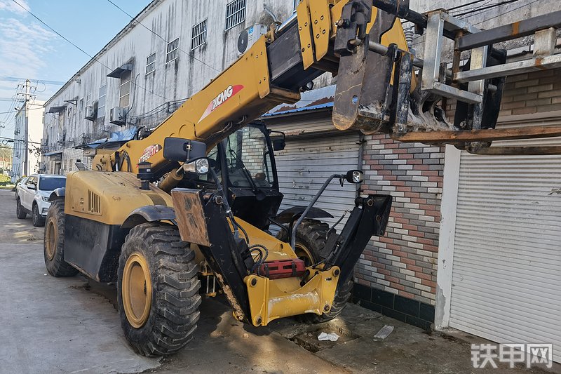 徐工XT680-170叉装车整机外观