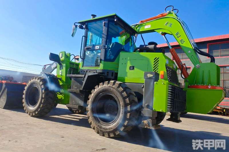 巨浪重工946挖掘装载机整机外观