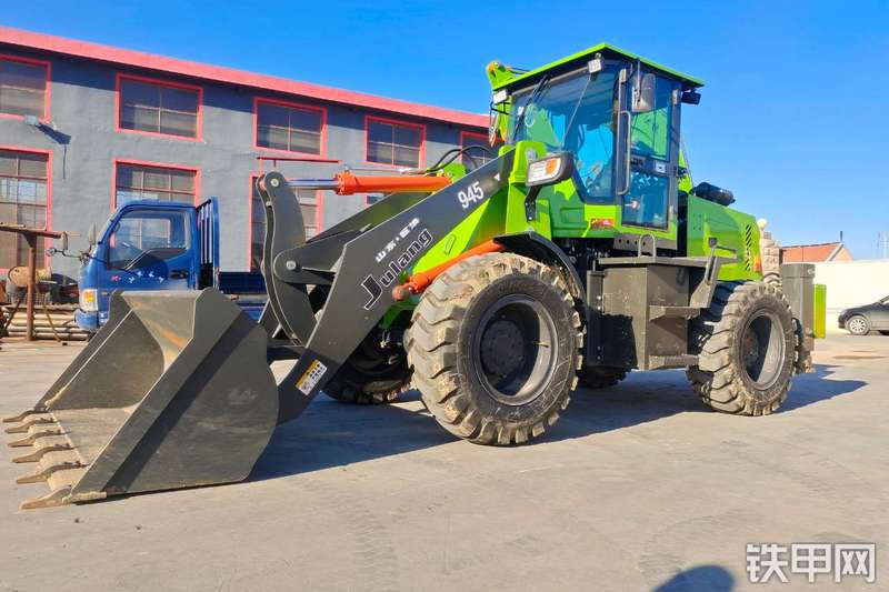 巨浪重工946挖掘装载机整机外观