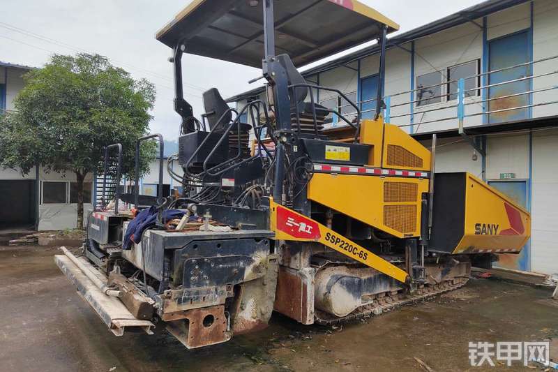 三一重工SSP220C-6S沥青摊铺机整机外观