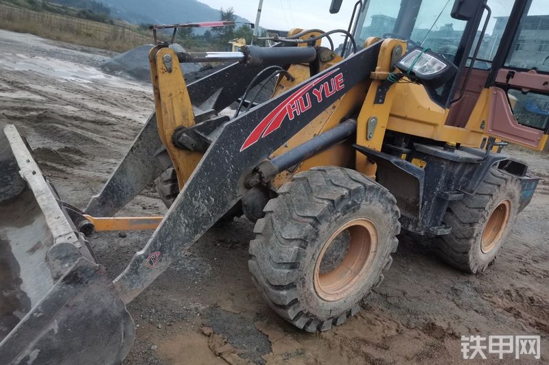 虎跃ZL940装载机整机外观