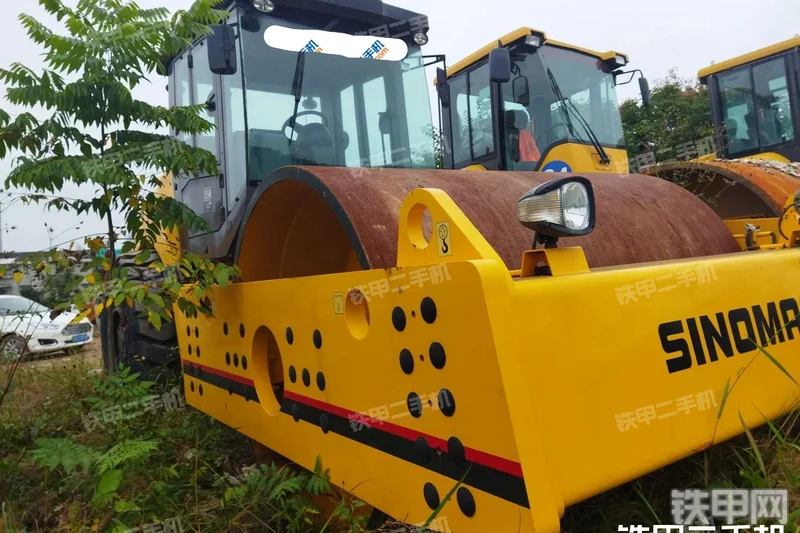 国机重工GYS30压路机整机外观