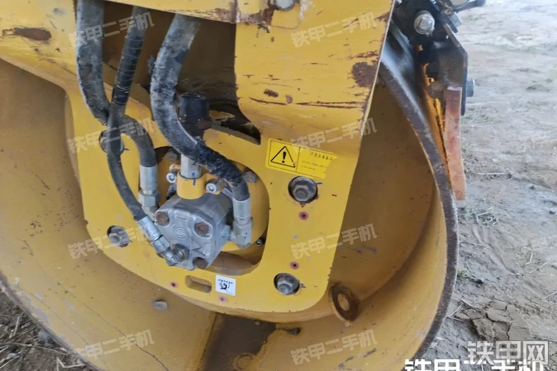 山东临工RD730双驱单振压路机整机外观