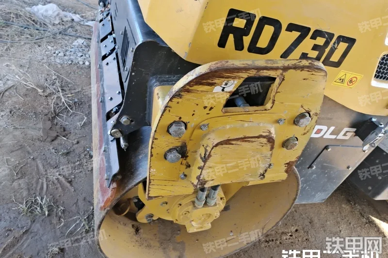 山东临工RD730双驱单振压路机整机外观