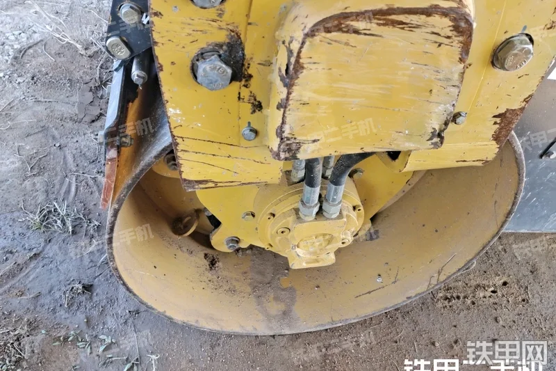 山东临工RD730双驱单振压路机整机外观