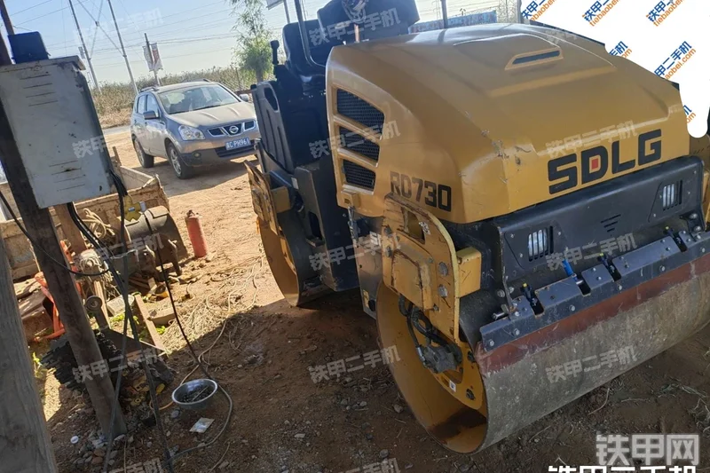 山东临工RD730双驱单振压路机整机外观