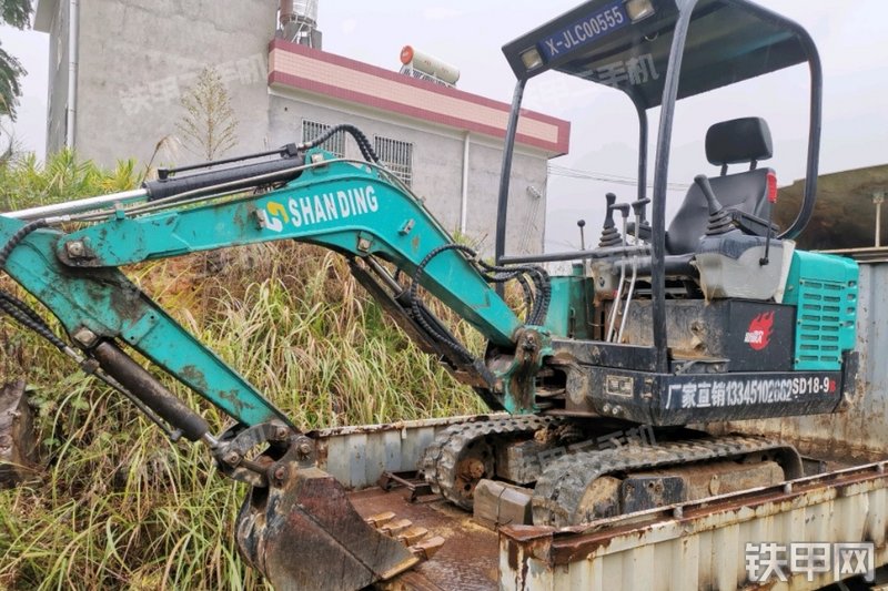 山鼎重工SD18-9B挖掘机整机外观