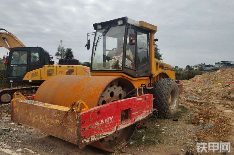 三一重工yz22c单钢轮压路机