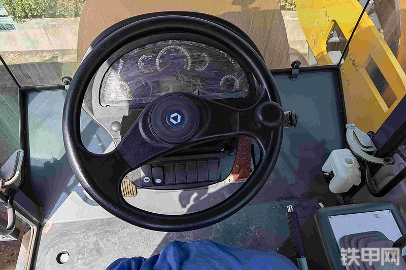 徐工3Y153J压路机整机外观