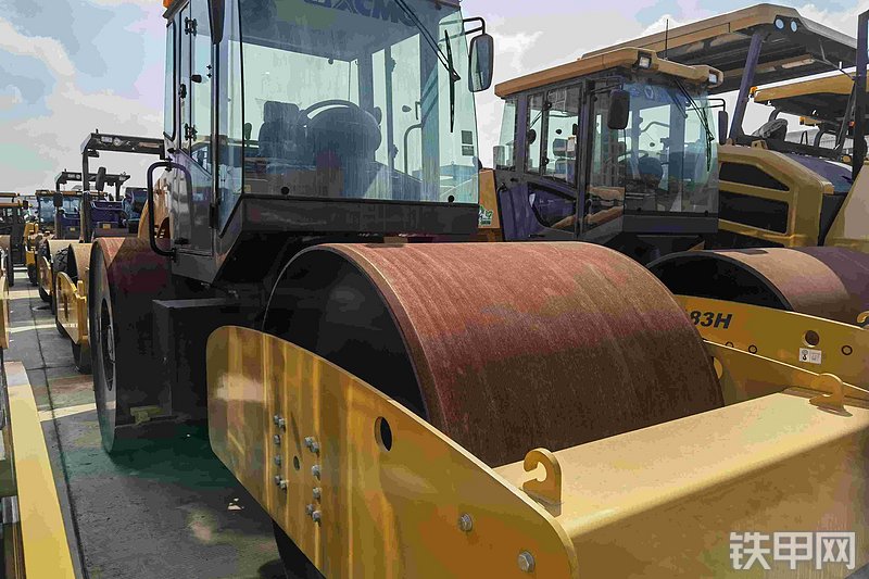 徐工3Y153J压路机整机外观