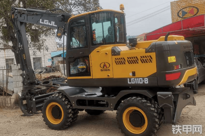 山东宝格LG110-8挖掘机整机外观
