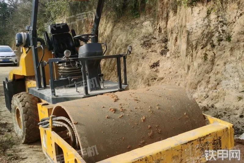 盈盛机械YZF-6A压路机整机外观