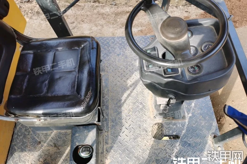 盈盛机械YZF-6A压路机局部