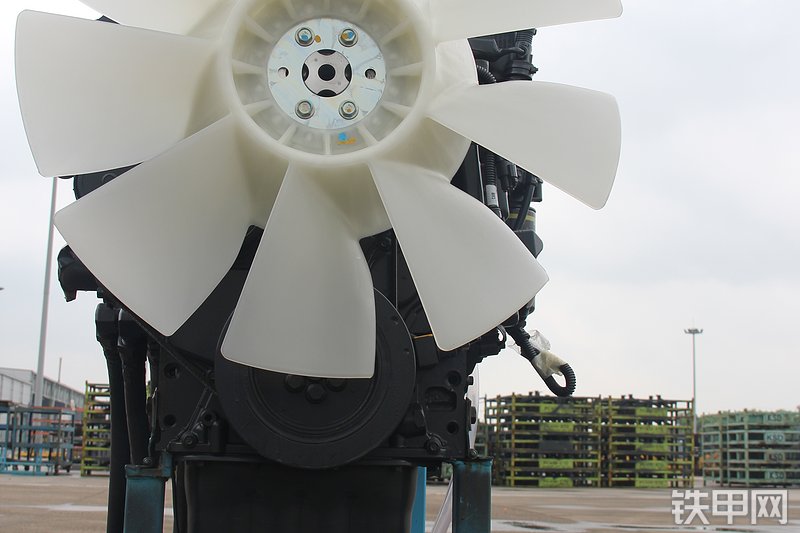 小松PC270-8挖掘机