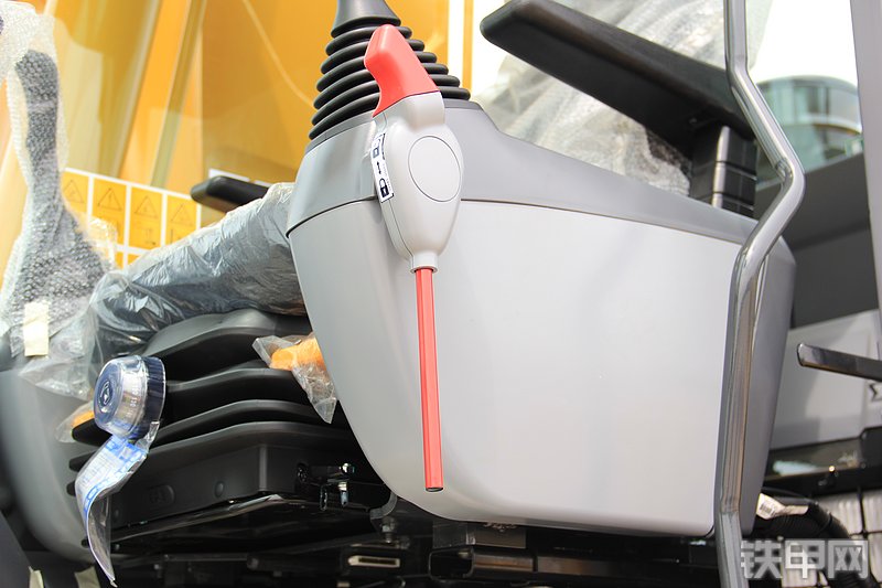 小松PC270-8挖掘机局部