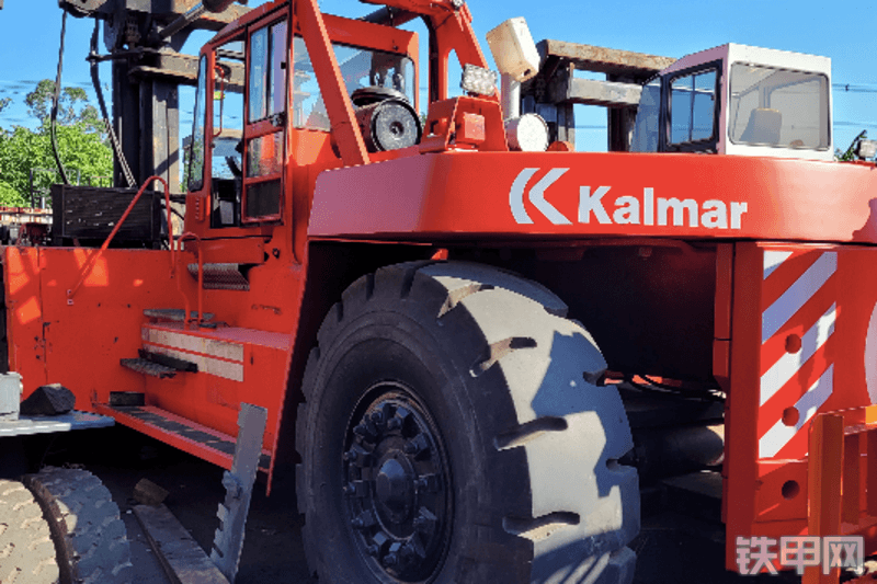 卡尔玛DCB40-1200叉车整机外观