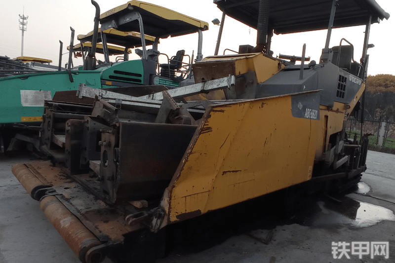 陕建机械ABG6820沥青摊铺机整机外观