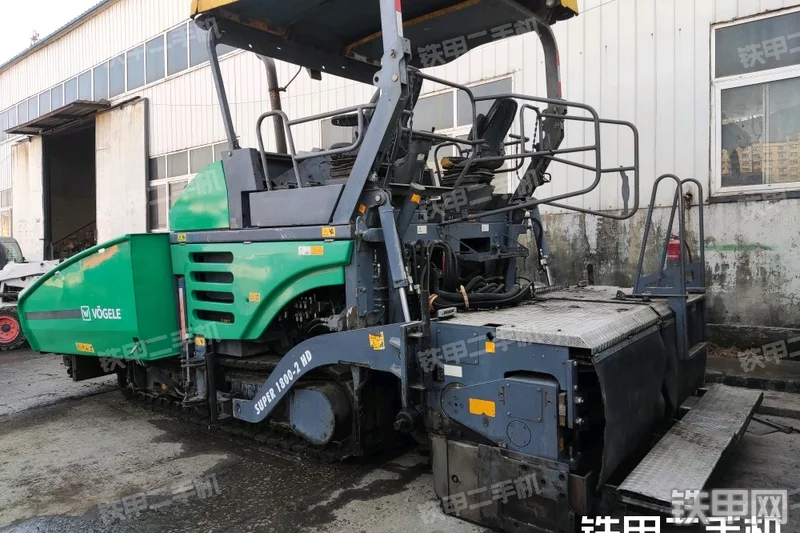 福格勒SUPER18002HD履带式沥青摊铺机