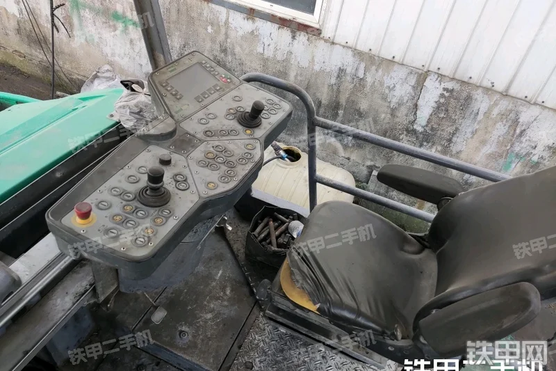 福格勒SUPER1800-2HD沥青摊铺机局部