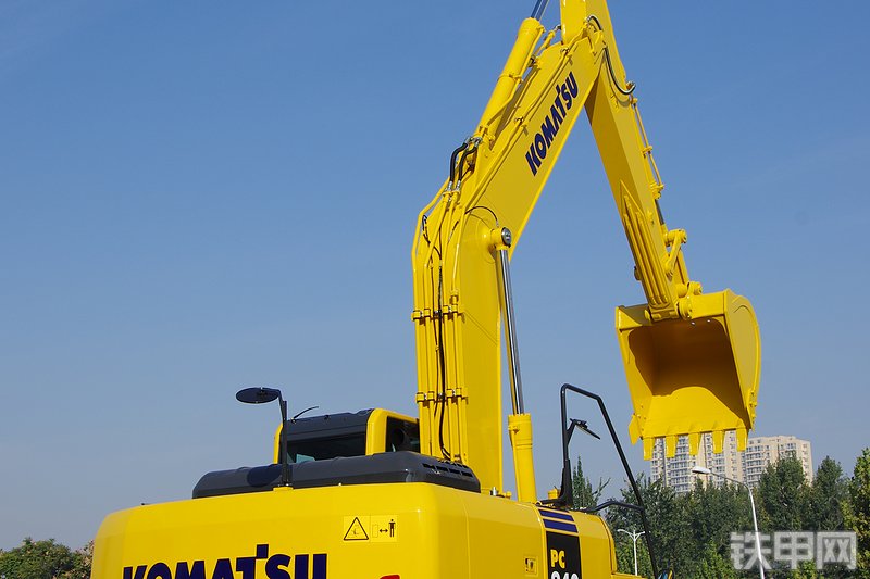 小松PC240LC-8M0挖掘机整机外观