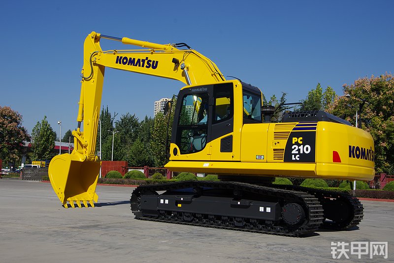小松PC210LC-8M0挖掘机整机外观