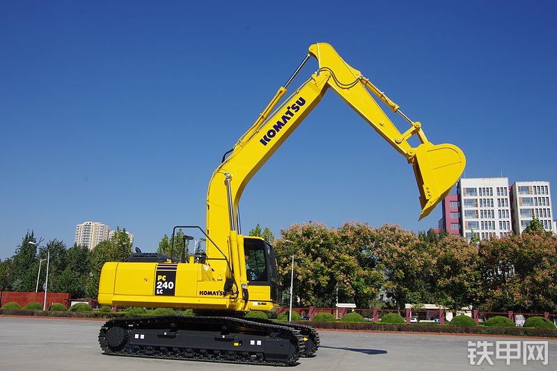 小松PC240LC-8M0挖掘机整机外观