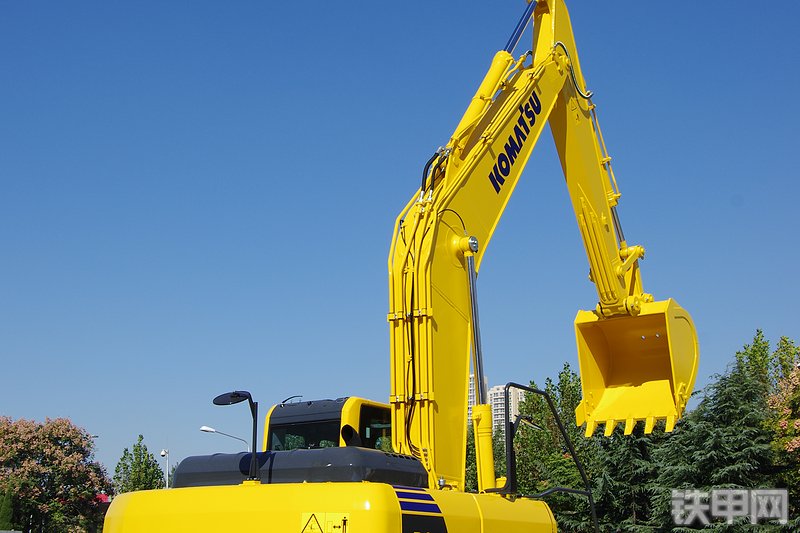 小松PC210LC-8M0挖掘机整机外观