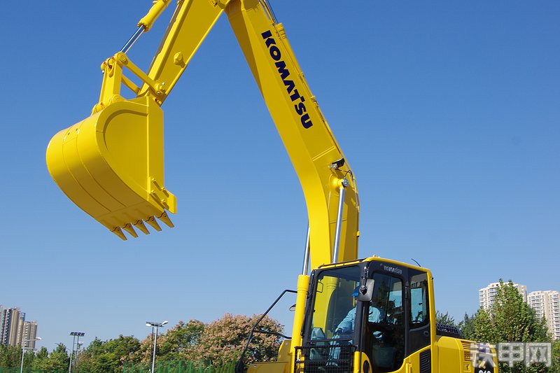 小松PC210LC-8M0挖掘机整机外观