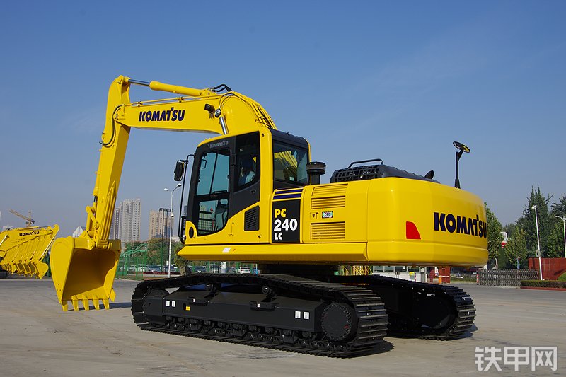 小松PC240LC-8M0挖掘机整机外观