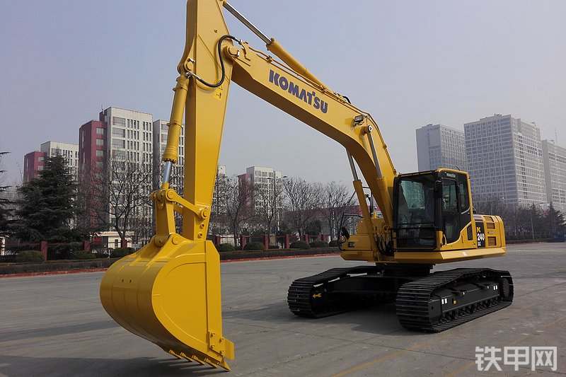 小松PC240LC-8M0挖掘机整机外观