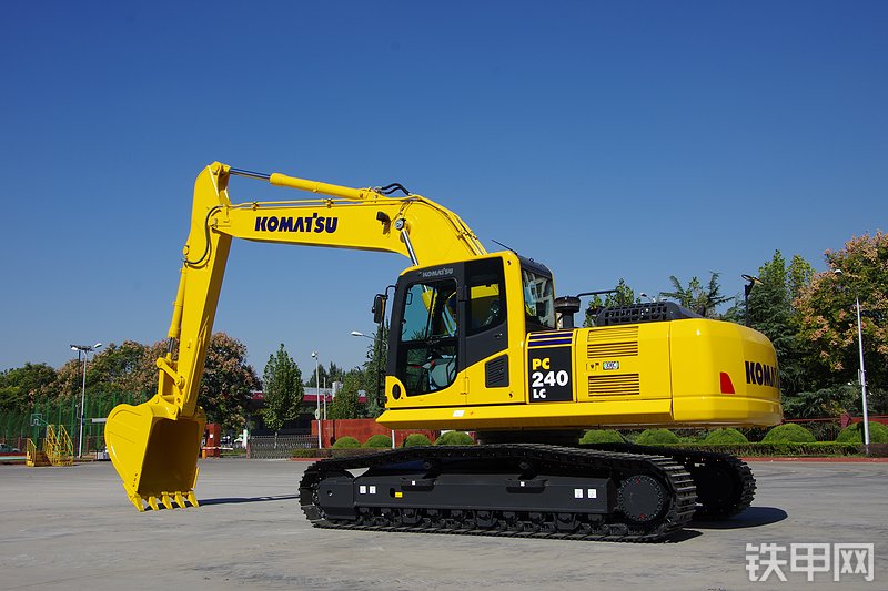 小松PC240LC-8M0挖掘机整机外观