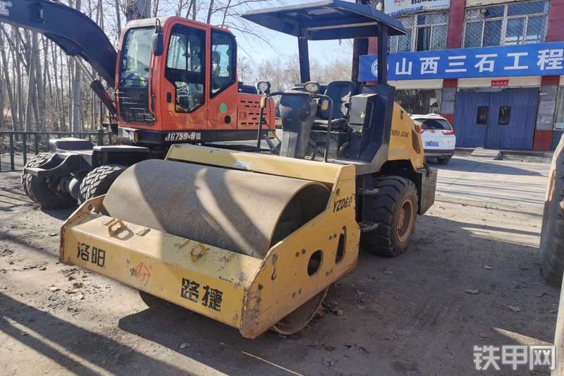 路捷重工YZD6.0压路机整机外观